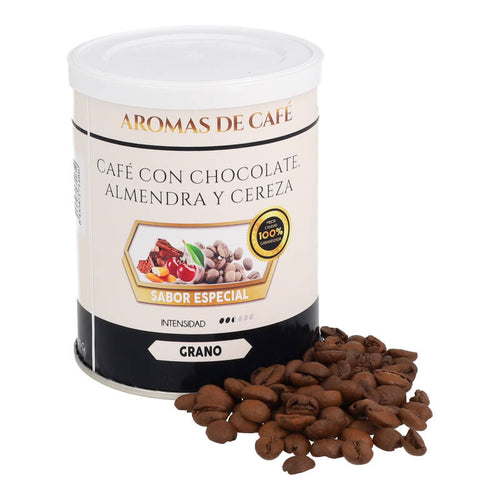 Chicchi di caffè con cioccolato, mandorla e ciliegia