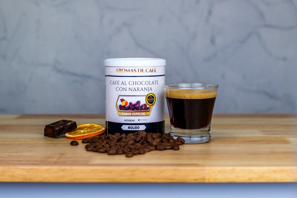Café con chocolate y naranja molido, lata con espresso